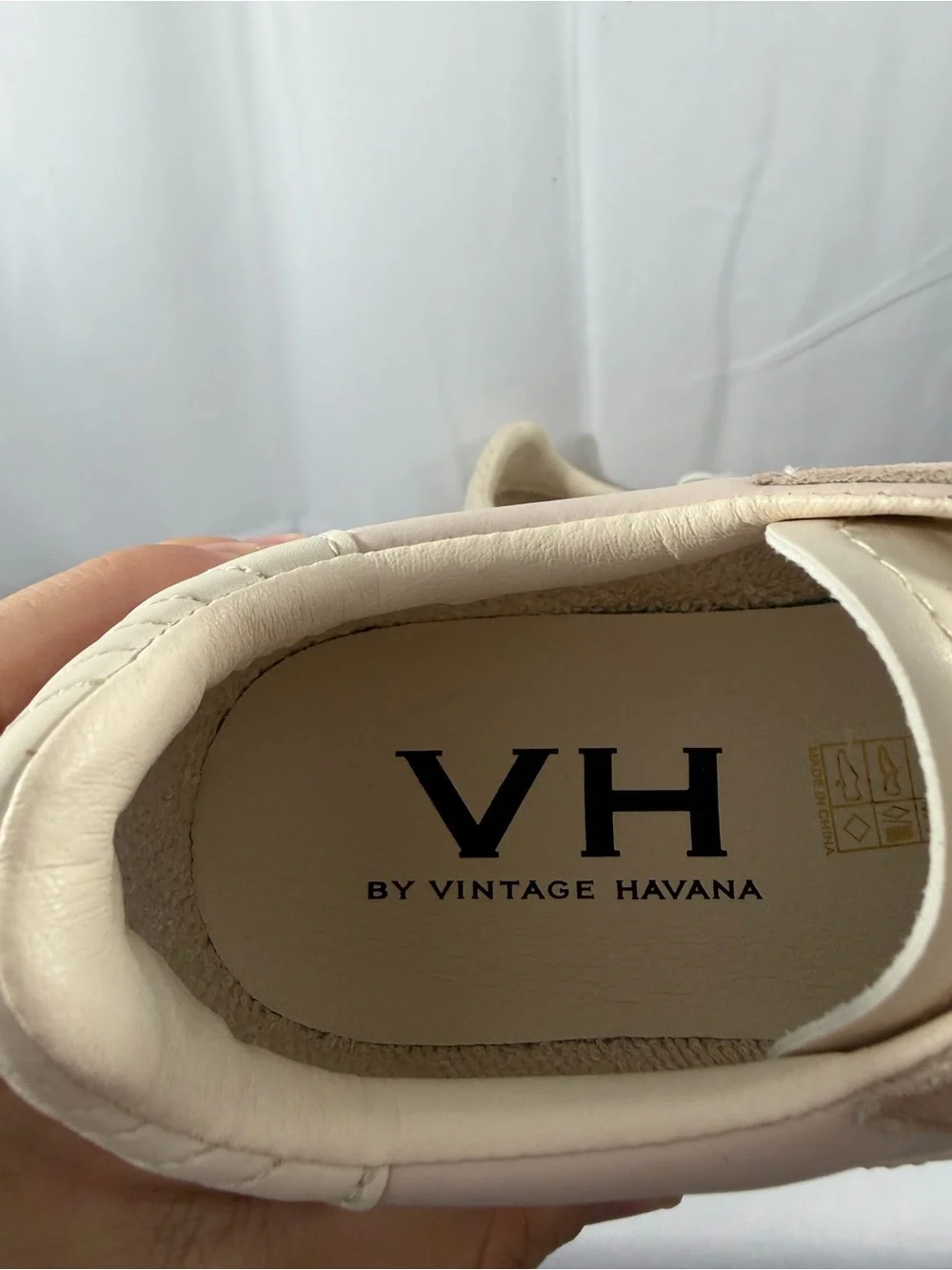NWT Vintage Havana Women’s Size 10 Beige Star Accent Sneakers
